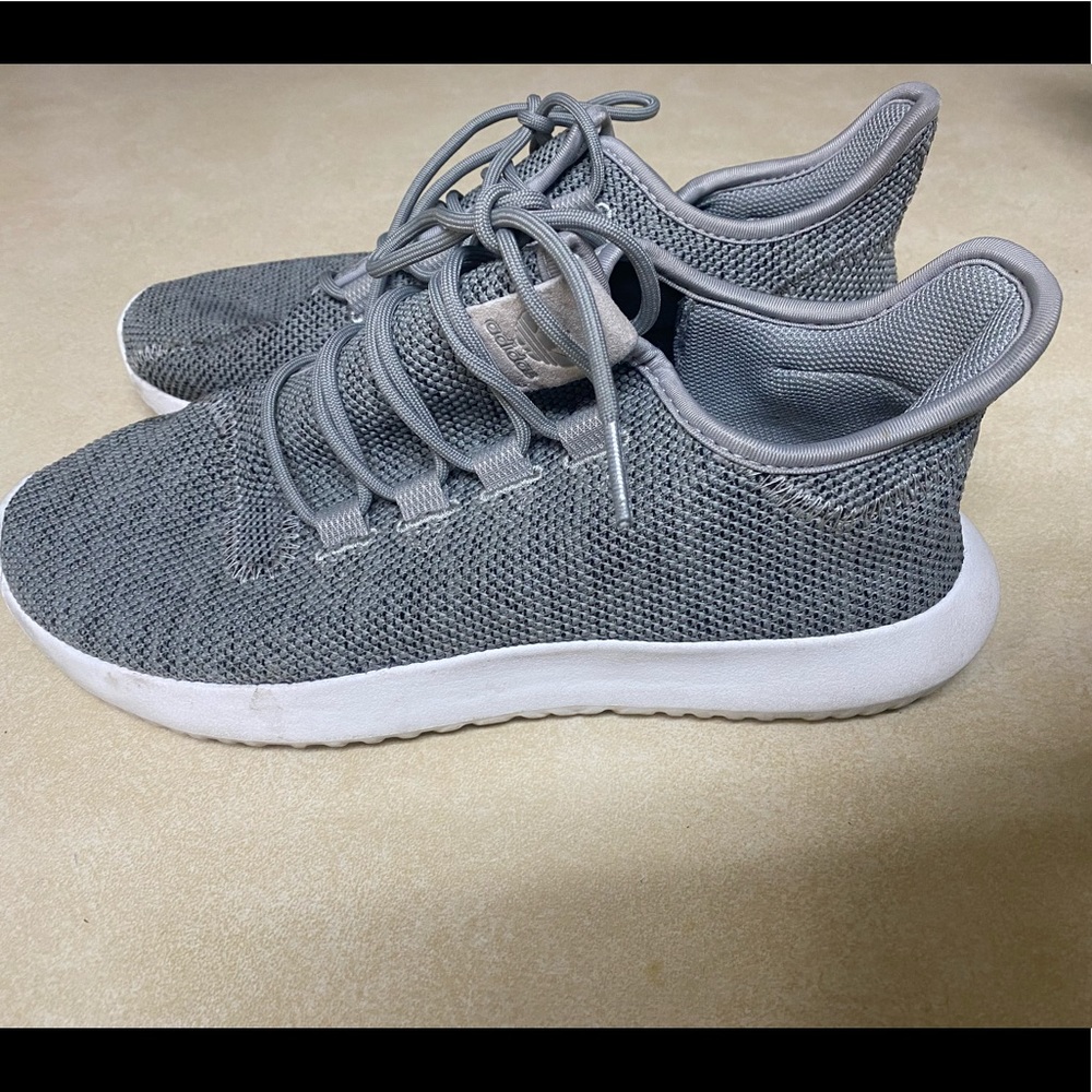 Adidas Tubular size 8
